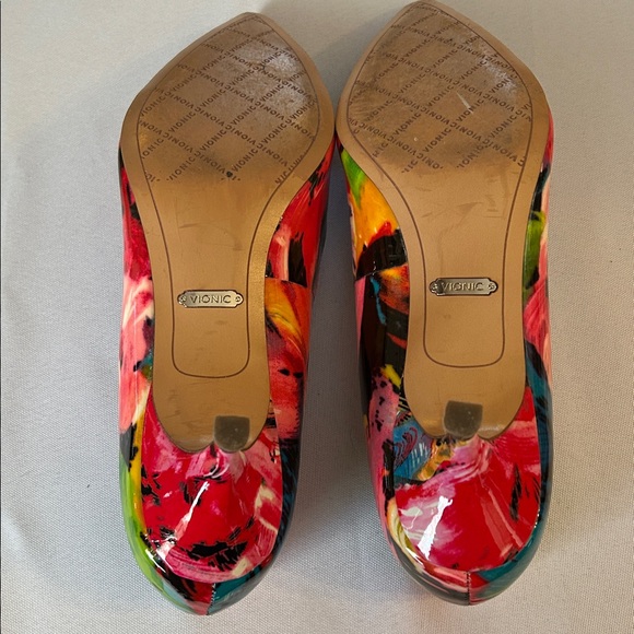 Vionic Multicolor Heels - Picture 7 of 9